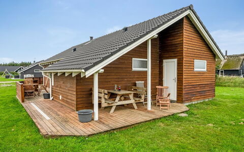 Erland - 500M from the Sea: Møbel, Indretning, Stol, Gulvbelægning, Bord, Udvej, Etage, Loft, Værelse, Eco Hotel