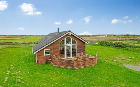 Erland - 500M from the Sea: Møbel, Indretning, Stol, Gulvbelægning, Bord, Udvej, Etage, Loft, Værelse, Eco Hotel