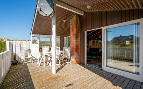 Brigit - 200M from the Sea: Træ, Hus, Sommerhus, Hjem, Tag, Landdistrikt, Sidespor, Bjælkehytte, Garden Bygninger, Hårdttræ