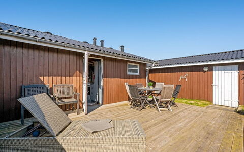 Brigit - 200M from the Sea: Træ, Hus, Sommerhus, Hjem, Tag, Landdistrikt, Sidespor, Bjælkehytte, Garden Bygninger, Hårdttræ