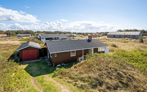 Brigit - 200M from the Sea: Træ, Hus, Sommerhus, Hjem, Tag, Landdistrikt, Sidespor, Bjælkehytte, Garden Bygninger, Hårdttræ