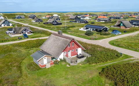 Iines - 200M from the Sea: Tag, Almindeligt, Land Lot, Landdistrikt, Hjem, Estate, Mark, Sommerhus, Lawn, Forstad
