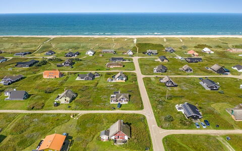 Iines - 200M from the Sea: Tag, Almindeligt, Land Lot, Landdistrikt, Hjem, Estate, Mark, Sommerhus, Lawn, Forstad