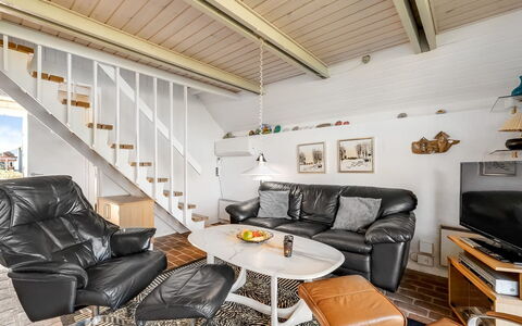 Iines - 200M from the Sea: Møbel, Indretning, Couch, Gulvbelægning, Stue, Træ, Etage, Loft, Værelse, Hjem