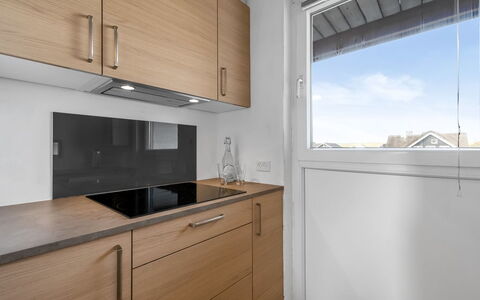 Iines - 200M from the Sea: Køkken, Træ, Cabinetry, Countertop, Indretning, Gulvbelægning, Køkken Apparat, Større Bandage, Etage, Hjem