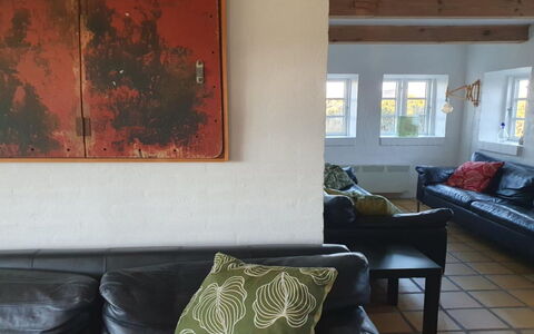 Answald - 250M from the Sea: Møbel, Væg, Indretning, Gulvbelægning, Couch, Etage, Træ, Stue, Værelse, Belysning
