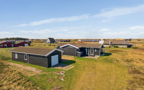 Viveka - 500M from the Sea: Tag, Almindeligt, Land Lot, Landdistrikt, Hjem, Estate, Mark, Sommerhus, Lawn, Forstad