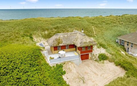 Zora - 100M from the Sea: Træ, Hus, Sommerhus, Hjem, Tag, Landdistrikt, Sidespor, Bjælkehytte, Garden Bygninger, Hårdttræ
