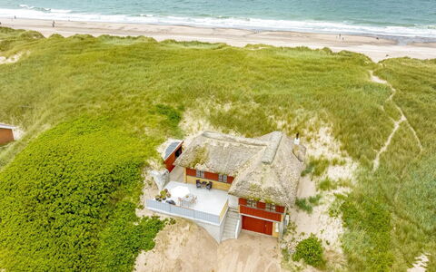 Zora - 100M from the Sea: Træ, Hus, Sommerhus, Hjem, Tag, Landdistrikt, Sidespor, Bjælkehytte, Garden Bygninger, Hårdttræ