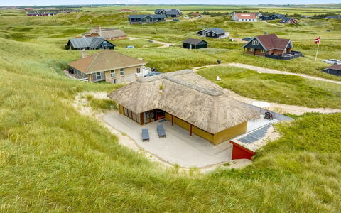 Zora - 100M from the Sea: Træ, Hus, Sommerhus, Hjem, Tag, Landdistrikt, Sidespor, Bjælkehytte, Garden Bygninger, Hårdttræ
