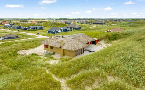Zora - 100M from the Sea: Træ, Hus, Sommerhus, Hjem, Tag, Landdistrikt, Sidespor, Bjælkehytte, Garden Bygninger, Hårdttræ
