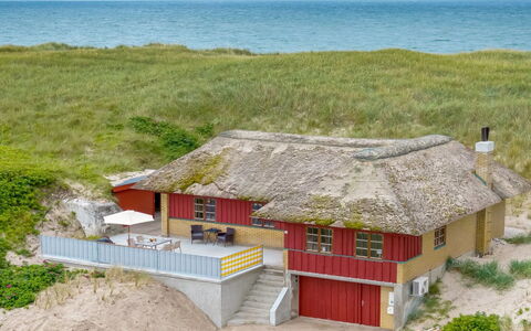 Zora - 100M from the Sea: Træ, Hus, Sommerhus, Hjem, Tag, Landdistrikt, Sidespor, Bjælkehytte, Garden Bygninger, Hårdttræ