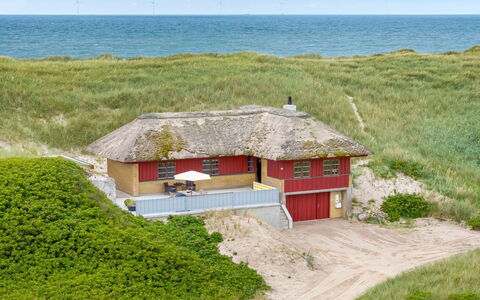 Zora - 100M from the Sea: Træ, Hus, Sommerhus, Hjem, Tag, Landdistrikt, Sidespor, Bjælkehytte, Garden Bygninger, Hårdttræ