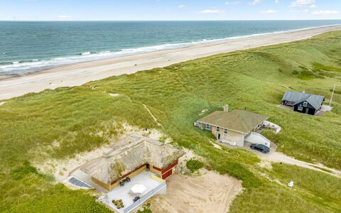 Zora - 100M from the Sea: Træ, Hus, Sommerhus, Hjem, Tag, Landdistrikt, Sidespor, Bjælkehytte, Garden Bygninger, Hårdttræ