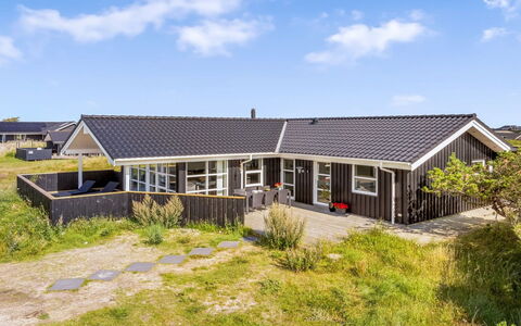 Mauri - 350M from the Sea: Træ, Hus, Sommerhus, Hjem, Tag, Landdistrikt, Sidespor, Bjælkehytte, Garden Bygninger, Hårdttræ