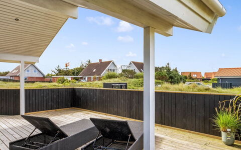 Mauri - 350M from the Sea: Træ, Hus, Sommerhus, Hjem, Tag, Landdistrikt, Sidespor, Bjælkehytte, Garden Bygninger, Hårdttræ
