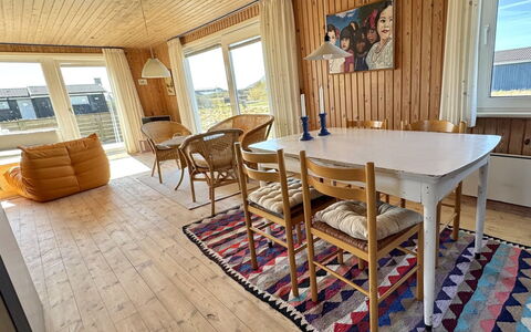 Bera - 250M from the Sea: Bygning, Hus, Træ, Hjem, Tag, Sommerhus, Boligområde, Busk, Arkitektur