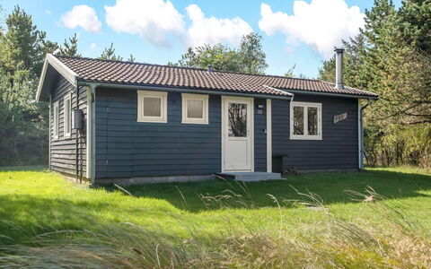 Lökea - 800M from the Sea: Tag, Hus, Hjem, Sommerhus, Sidespor, Estate, Indkørsel, Garden Bygninger, Gård, Skur