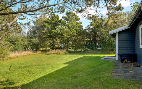 Lökea - 800M from the Sea: Tag, Hus, Hjem, Sommerhus, Sidespor, Estate, Indkørsel, Garden Bygninger, Gård, Skur