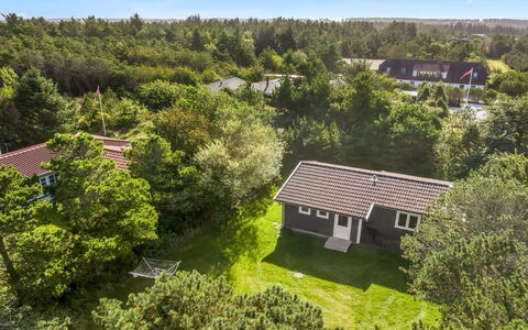 Lökea - 800M from the Sea: Tag, Hus, Hjem, Sommerhus, Sidespor, Estate, Indkørsel, Garden Bygninger, Gård, Skur