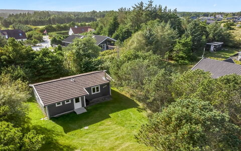 Lökea - 800M from the Sea: Tag, Hus, Hjem, Sommerhus, Sidespor, Estate, Indkørsel, Garden Bygninger, Gård, Skur