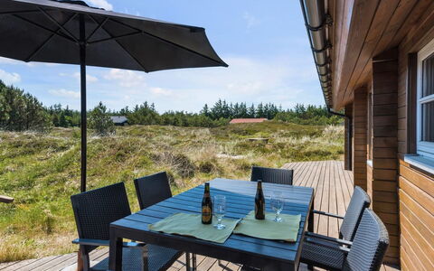 Eggerich - 900M from the Sea: Tag, Sommerhus, Hjem, Skygge, Sidespor, Stuehus, Veranda, Udendørs Struktur, Garden Bygninger