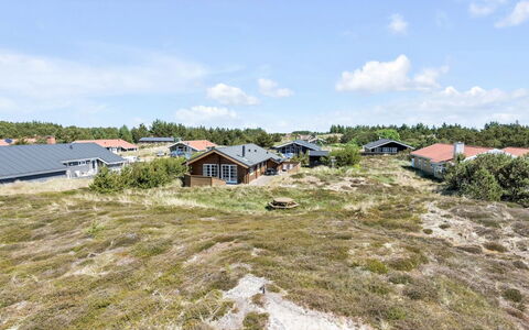 Eggerich - 900M from the Sea: Tag, Sommerhus, Hjem, Skygge, Sidespor, Stuehus, Veranda, Udendørs Struktur, Garden Bygninger