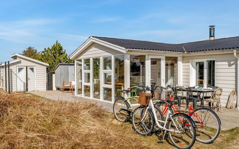 Avelin - 800M from the Sea: Hjem, Tag, Sommerhus, Estate, Cykel, Skygge, Sidespor