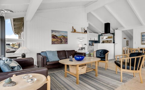 Laurentius - 300M from the Sea: Møbel, Indretning, Træ, Gulvbelægning, Etage, Loft, Stue, Couch, Hjem, Trægulve