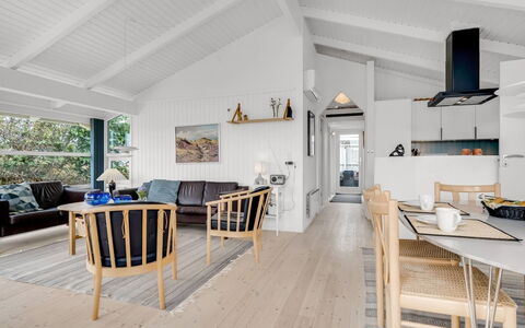 Laurentius - 300M from the Sea: Træ, Gulvbelægning, Indretning, Loft, Etage, Trægulve, Hjem, Møbel, Stue, Hårdttræ