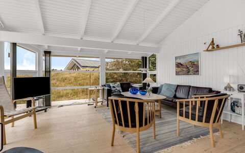 Laurentius - 300M from the Sea: Træ, Etage, Gulvbelægning, Loft, Hjem, Veranda, Trægulve, Hårdttræ, Dør, Planke