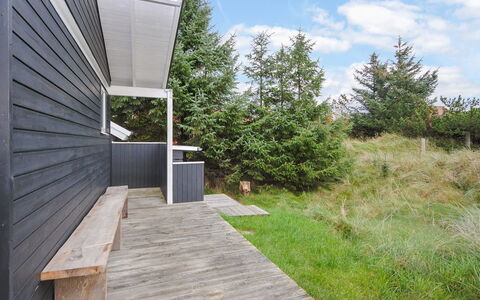 Amber - 500M from the Sea: Bygning, Hus, Træ, Hjem, Tag, Sommerhus, Boligområde, Busk, Arkitektur