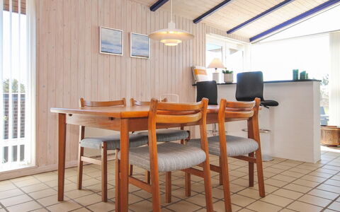 Jerrik - 900M from the Sea: Tag, Hjem, Hus, Sidespor, Sommerhus, Kompositmateriale, Dør, Skydevindue, Estate, Skorsten