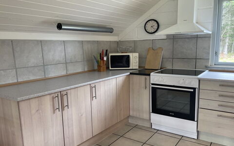 Felicia - 800M from the Sea: Gulvbelægning, Køkken, Træ, Køkken Apparat, Etage, Cabinetry, Countertop, Større Bandage, Indretning, Husholdningsapparat