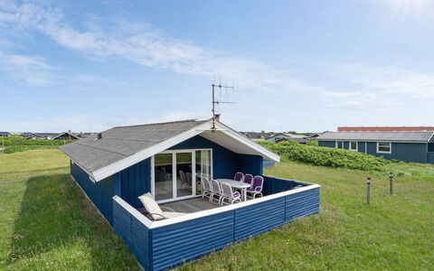 Joern - 300M from the Sea: Tag, Hjem, Hus, Sidespor, Sommerhus, Kompositmateriale, Dør, Skydevindue, Estate, Skorsten