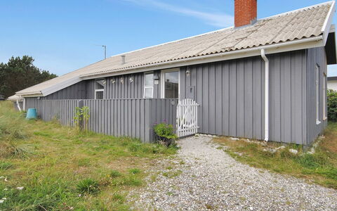 Dode - 225M from the Sea: Møbel, Indretning, Stol, Gulvbelægning, Bord, Udvej, Etage, Loft, Værelse, Eco Hotel