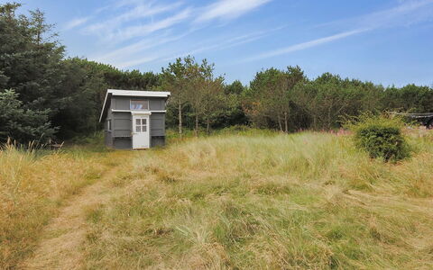Dode - 225M from the Sea: Møbel, Indretning, Stol, Gulvbelægning, Bord, Udvej, Etage, Loft, Værelse, Eco Hotel