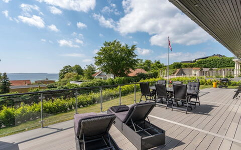 Jadara - 200M from the Sea: Hvid