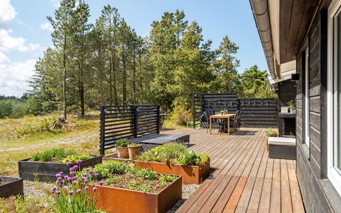 Noralee - 3.5Km from the Sea: Loft, Gulvbelægning, Indretning, Etage, Kompositmateriale, Møbel, Udvej, Hotel, Design, Dagslys