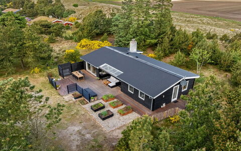 Noralee - 3.5Km from the Sea: Loft, Gulvbelægning, Indretning, Etage, Kompositmateriale, Møbel, Udvej, Hotel, Design, Dagslys