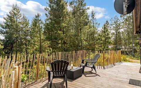 Noralee - 3.5Km from the Sea: Loft, Gulvbelægning, Indretning, Etage, Kompositmateriale, Møbel, Udvej, Hotel, Design, Dagslys