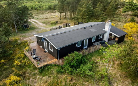 Noralee - 3.5Km from the Sea: Loft, Gulvbelægning, Indretning, Etage, Kompositmateriale, Møbel, Udvej, Hotel, Design, Dagslys