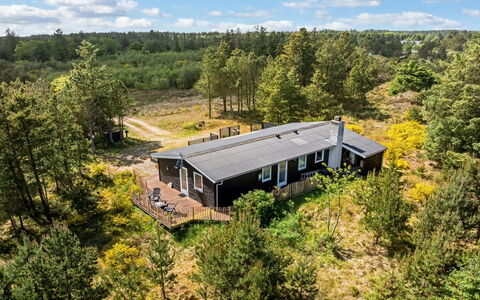 Noralee - 3.5Km from the Sea: Loft, Gulvbelægning, Indretning, Etage, Kompositmateriale, Møbel, Udvej, Hotel, Design, Dagslys