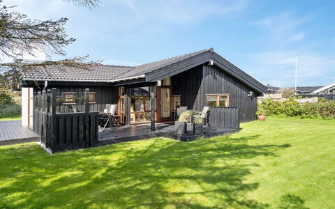 Friderike - 200M from the Sea: Plantesamfund, Sollys, Urteagtig Plante, Have, Plantation, Landbrug, Farm