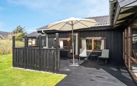 Friderike - 200M from the Sea: Plantesamfund, Sollys, Urteagtig Plante, Have, Plantation, Landbrug, Farm
