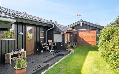 Friderike - 200M from the Sea: Plantesamfund, Sollys, Urteagtig Plante, Have, Plantation, Landbrug, Farm