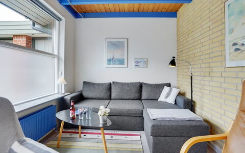 Otte - 500M from the Sea: Møbel, Væg, Indretning, Couch, Gulvbelægning, Etage, Stue, Værelse, Loft