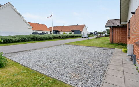 Otte - 500M from the Sea: Hus, Hjem, Dør, Tag, Sommerhus, Estate, Have, Skygge, Sidespor, Gård