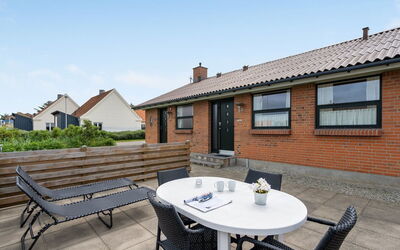 Otte - 500M from the Sea
