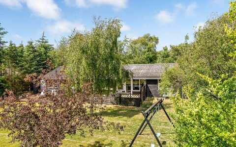 Gerwin - 3Km from the Sea: Bygning, Hus, Træ, Hjem, Tag, Sommerhus, Boligområde, Busk, Arkitektur